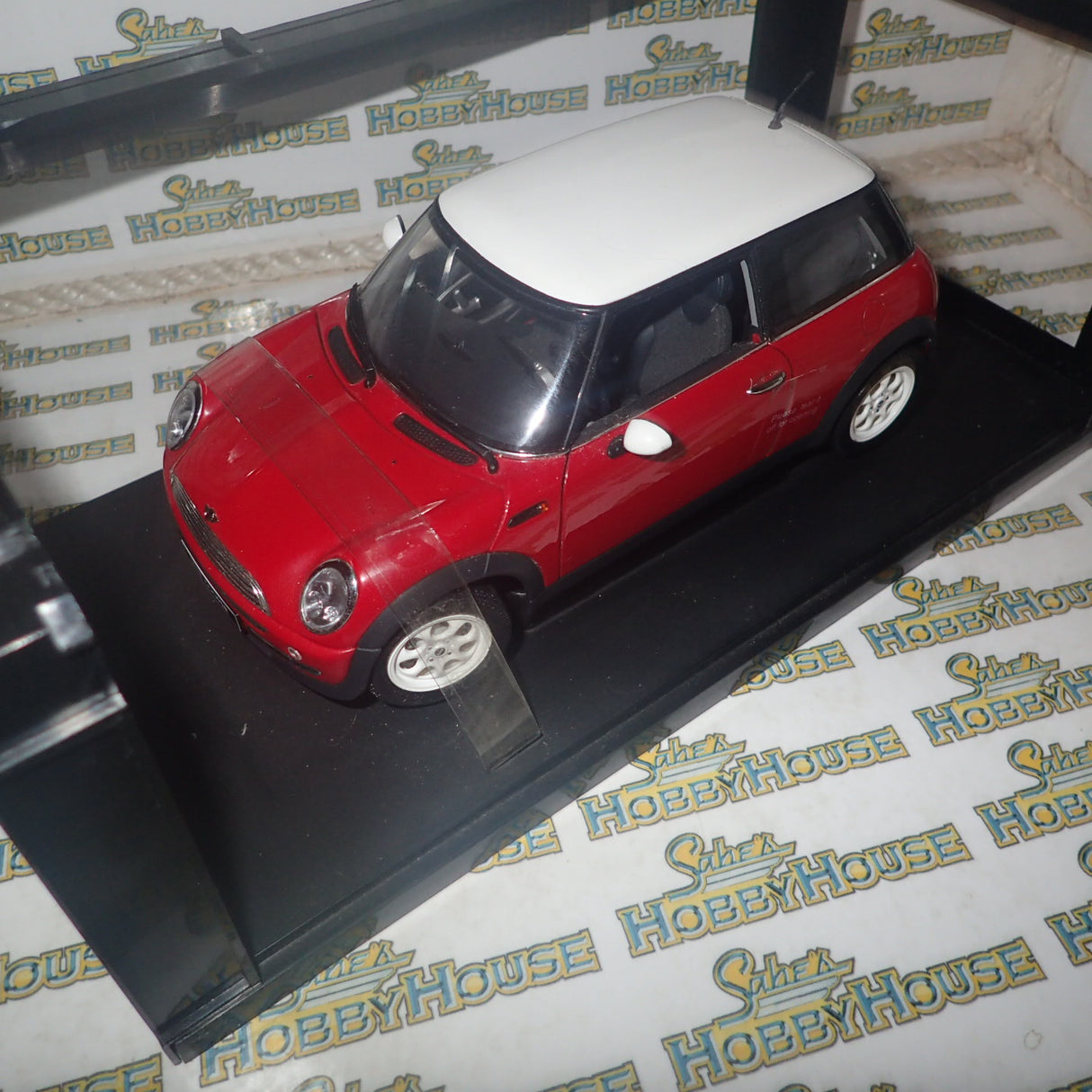 AutoArt 74822 - 1/18 Scale - BMW Mini Cooper Red