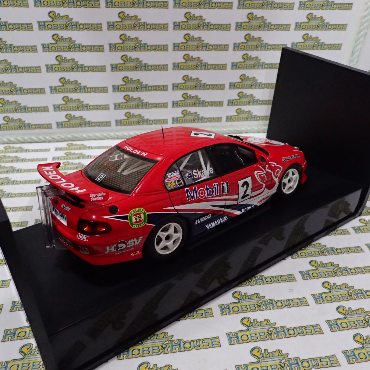 Biante 80061 – 1/18 model of the Mark Skaife year 2000 shell series championship winning HRT Commodore VT Diecast Scale Model Replica.