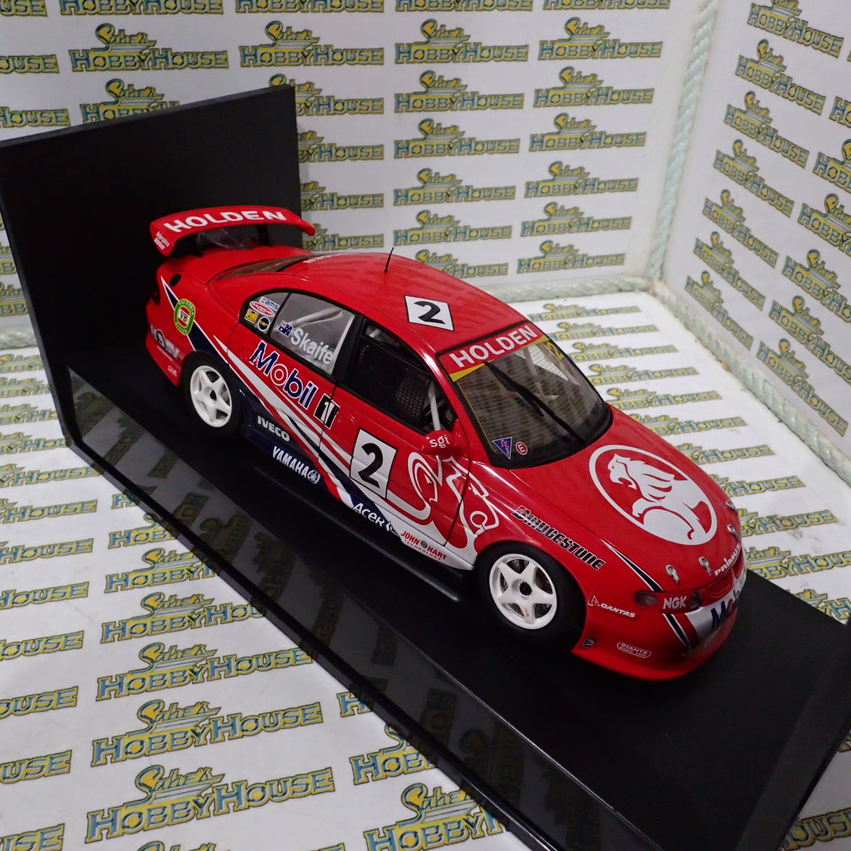 Biante 80061 – 1/18 model of the Mark Skaife year 2000 shell series championship winning HRT Commodore VT Diecast Scale Model Replica.