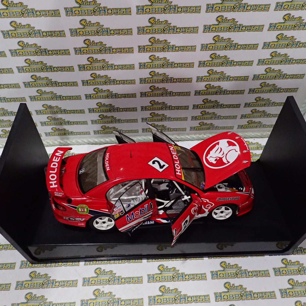 Biante 80061 – 1/18 model of the Mark Skaife year 2000 shell series championship winning HRT Commodore VT Diecast Scale Model Replica.