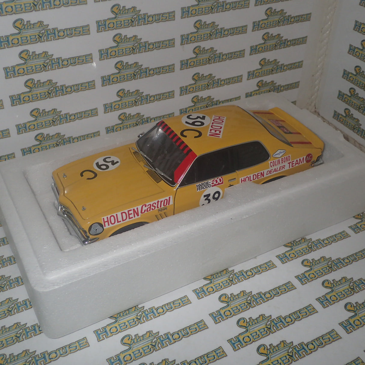 Biante/AutoArt 87060 1/18 Scale Holden 1970 LC Torana #39C Colin Bond