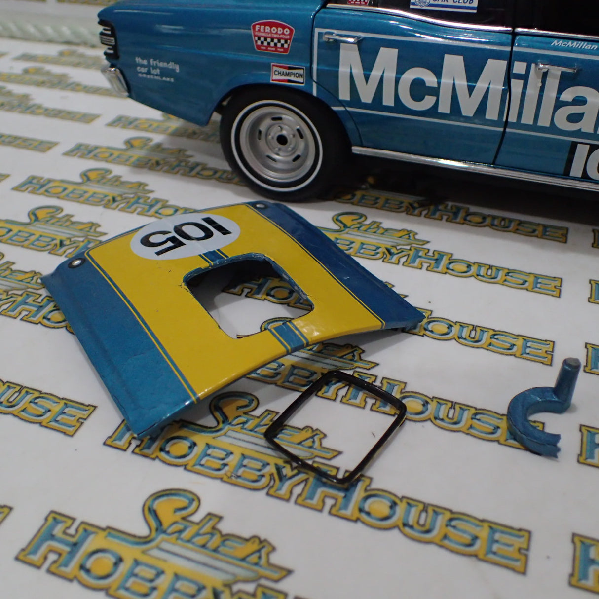 Biante Autoart 87216 - 1/18 Scale 1972 Ford XY Falcon GTHO Phase III Castrol GTX New Zealand Production Car Champion Winner #105 - Jim Richards
