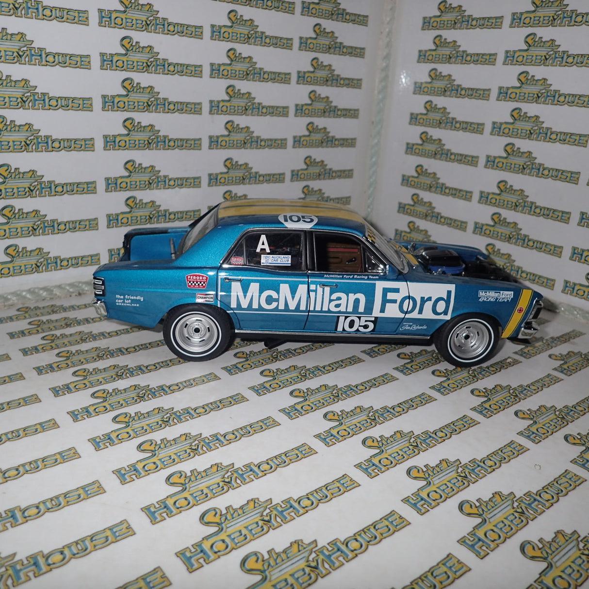 Biante Autoart 87216 - 1/18 Scale 1972 Ford XY Falcon GTHO Phase III Castrol GTX New Zealand Production Car Champion Winner #105 - Jim Richards