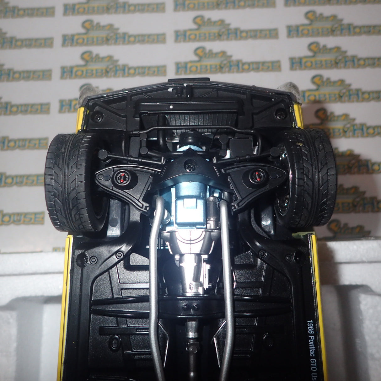 ACME A1801219 - 1/18 Scale 1966 PONTIAC GTO RESTOMOD Diecast Scale Model Replica