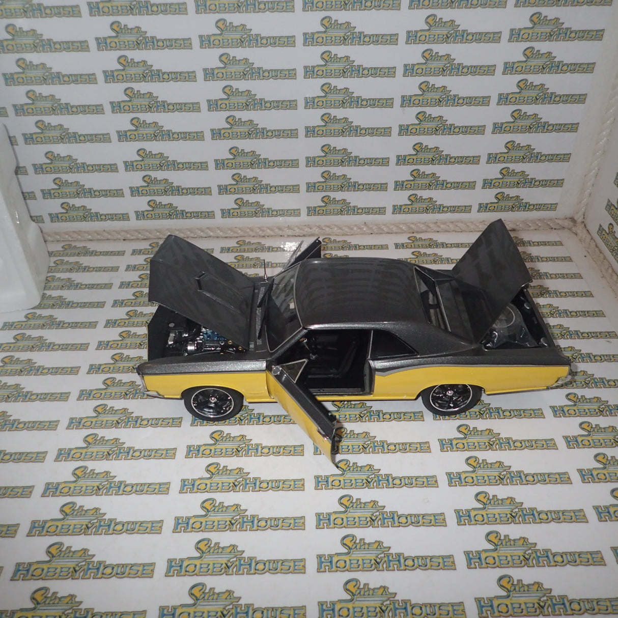 ACME A1801219 - 1/18 Scale 1966 PONTIAC GTO RESTOMOD Diecast Scale Model Replica