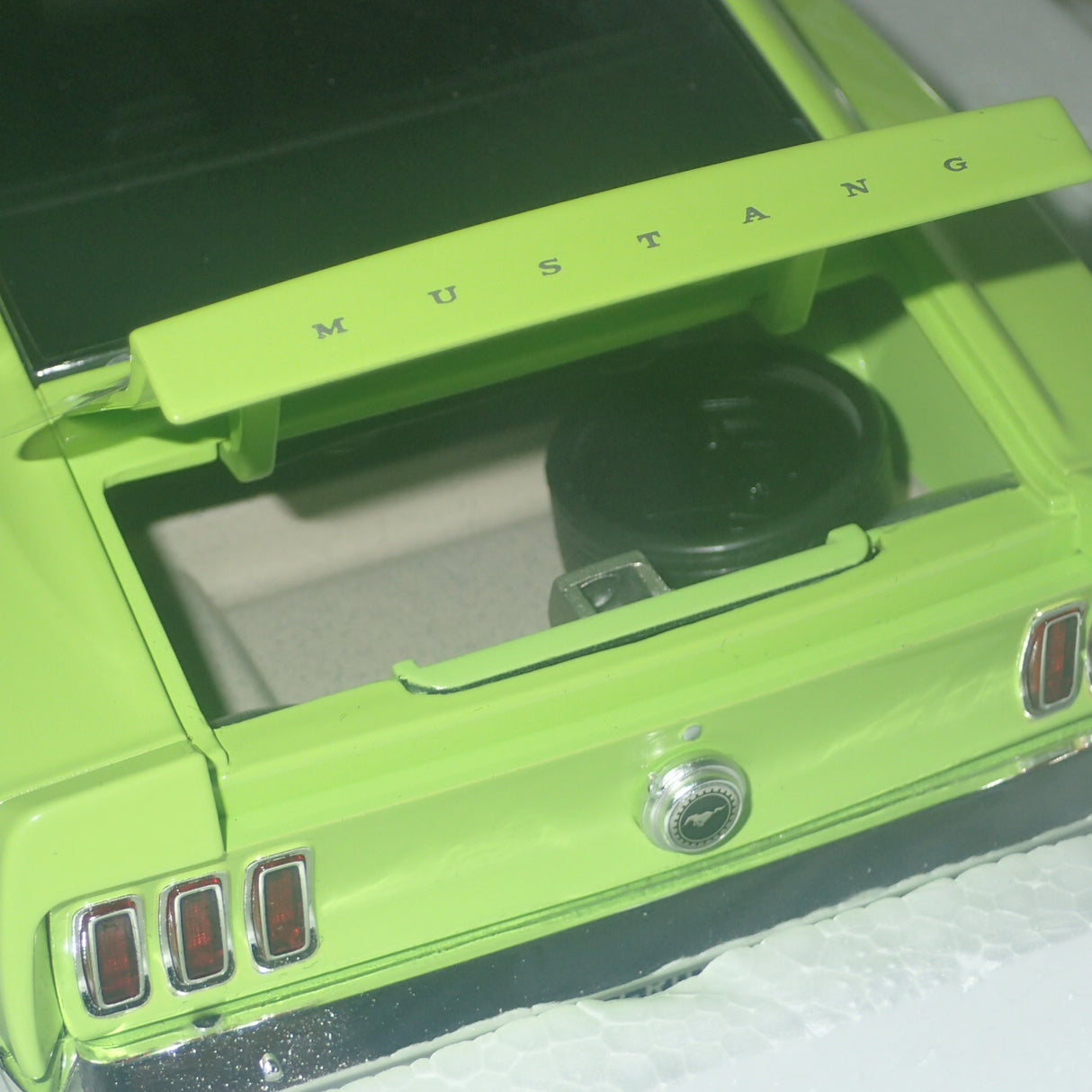ACME A1801889 -1/18 1969 Ford Mustang 600 Groovy Green Diecast Scale Model Replica