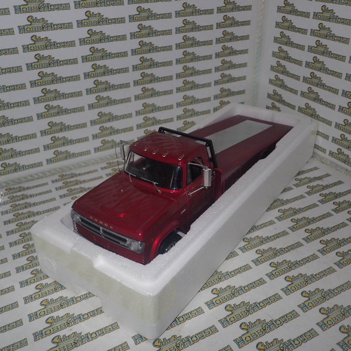 ACME A1801915 - 1/18 Scale 1970 Dodge D-300 Ramp Truck Mazmanian Diecast Scale Model Replica