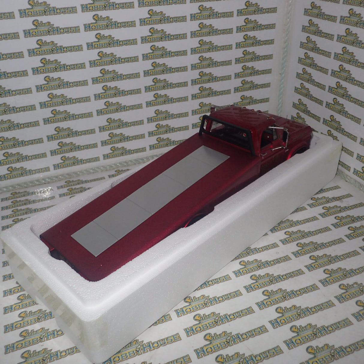 ACME A1801915 - 1/18 Scale 1970 Dodge D-300 Ramp Truck Mazmanian Diecast Scale Model Replica