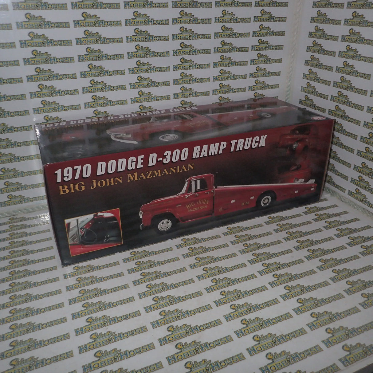 ACME A1801915 - 1/18 Scale 1970 Dodge D-300 Ramp Truck Mazmanian Diecast Scale Model Replica