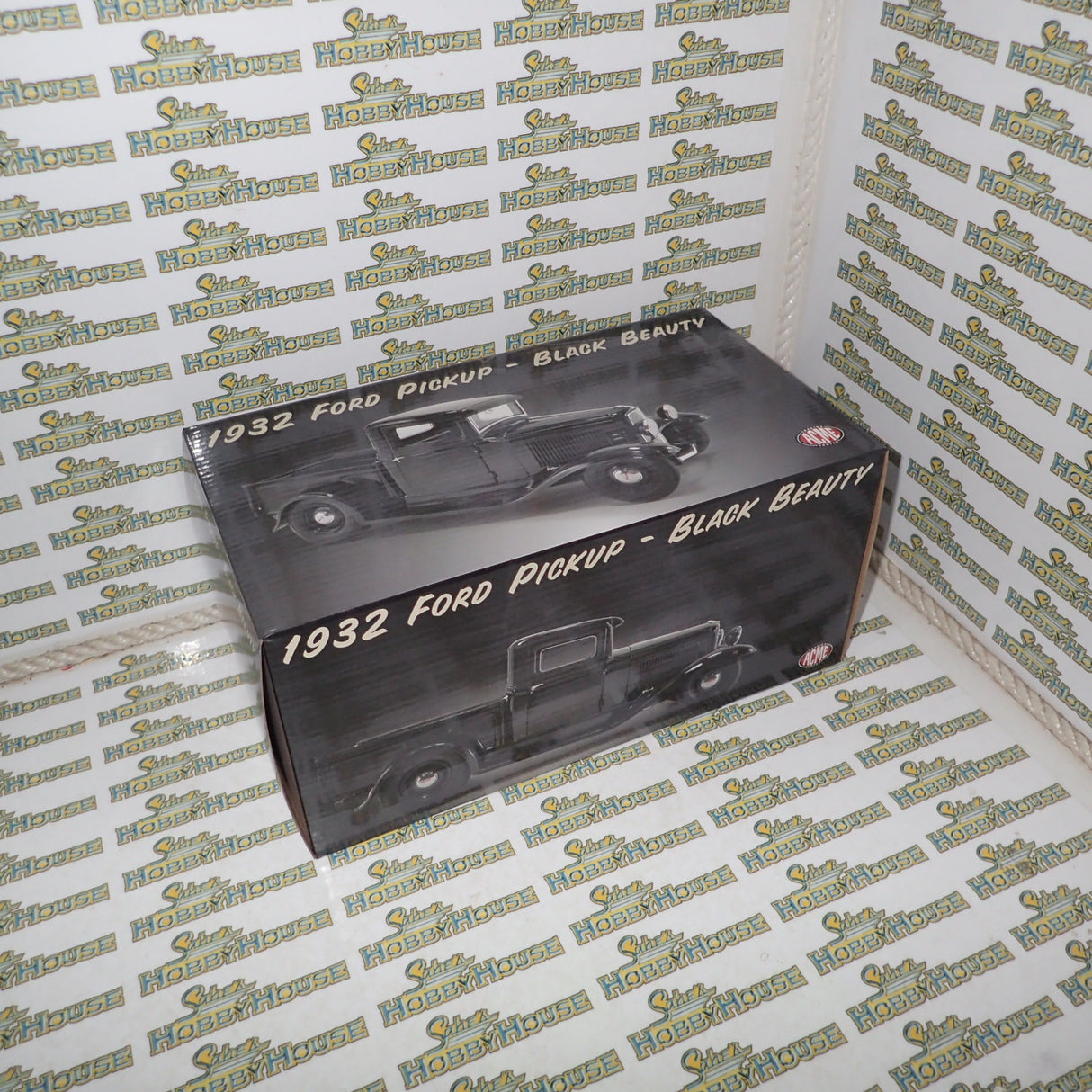 ACME A1804104 - 1/18 Scale 1932 Ford Pickup - Black Beauty Die-cast Model Replica