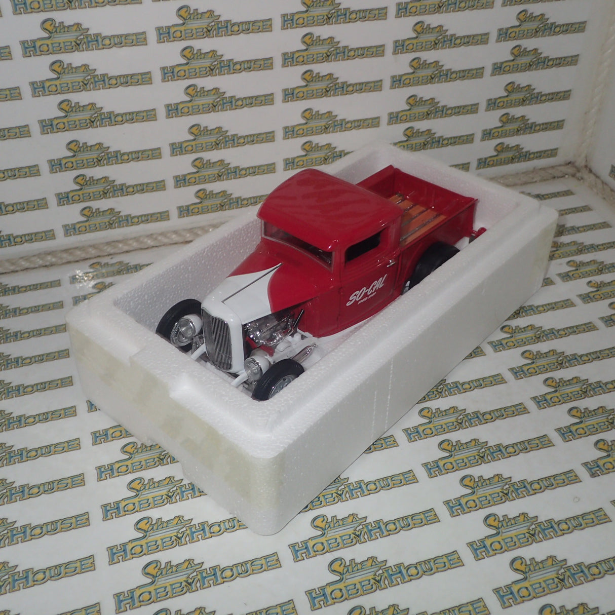 ACME A1804107 - 1/18 Scale 1932 Ford Truck - So-Cal Speed Shop Die-cast Model Replica