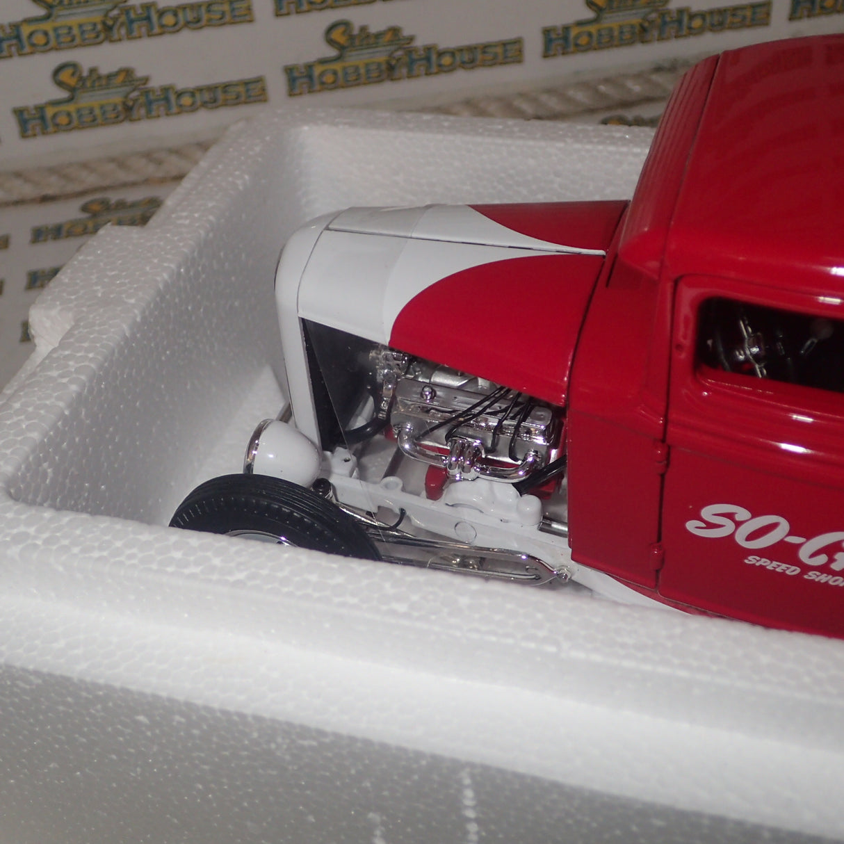 ACME A1804107 - 1/18 Scale 1932 Ford Truck - So-Cal Speed Shop Die-cast Model Replica