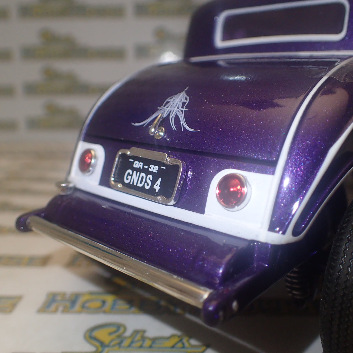 ACME A1805009 - 1/18 Scale - Grand National Deuce Series 1932 Ford Five Window Release No.4 Diecast Model Replica