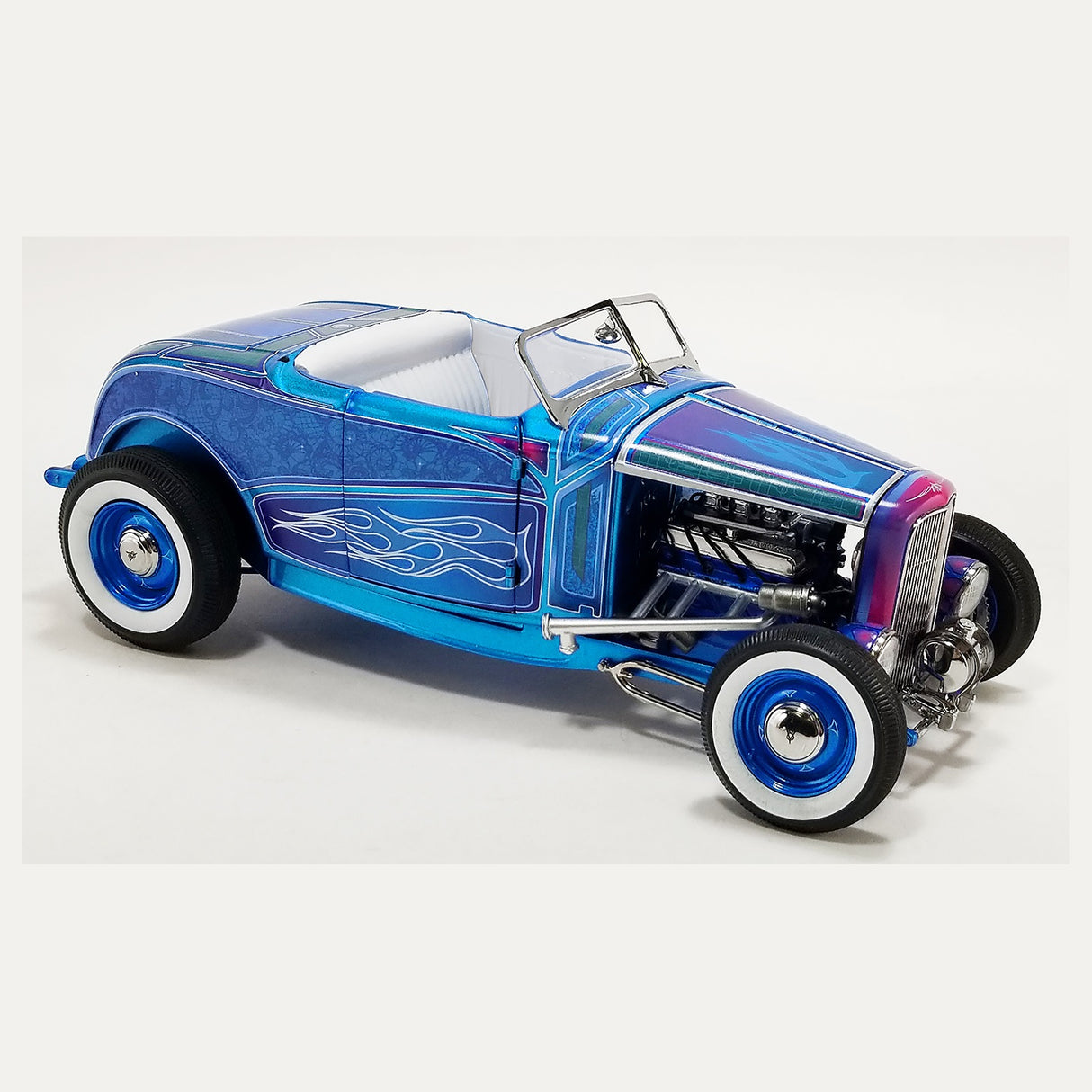 ACME A1805024 - 1/18 Scale 1932 FORD HOT ROD ROADSTER BLUE FLAME Diecast Scale Model Replica