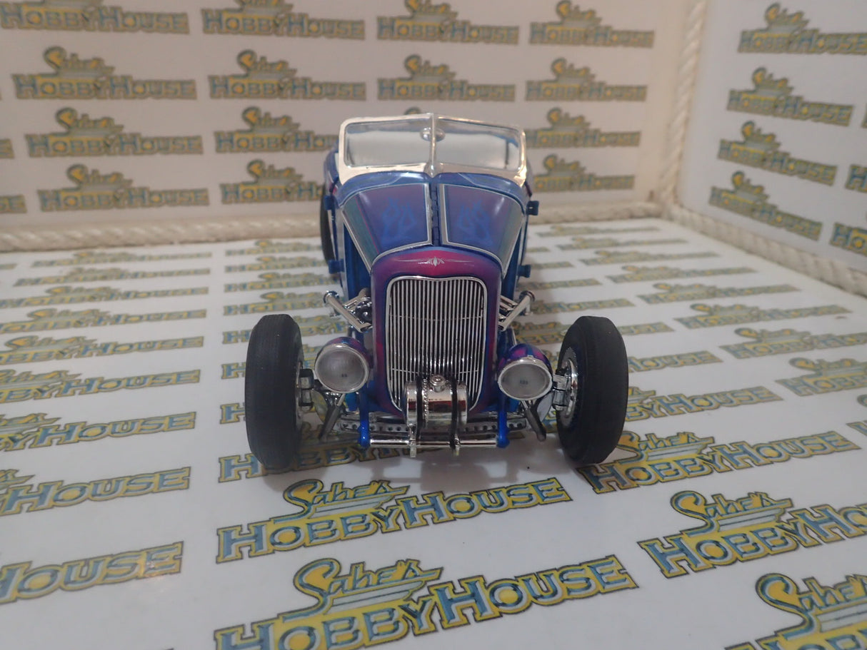 ACME A1805024 - 1/18 Scale 1932 FORD HOT ROD ROADSTER BLUE FLAME Diecast Scale Model Replica