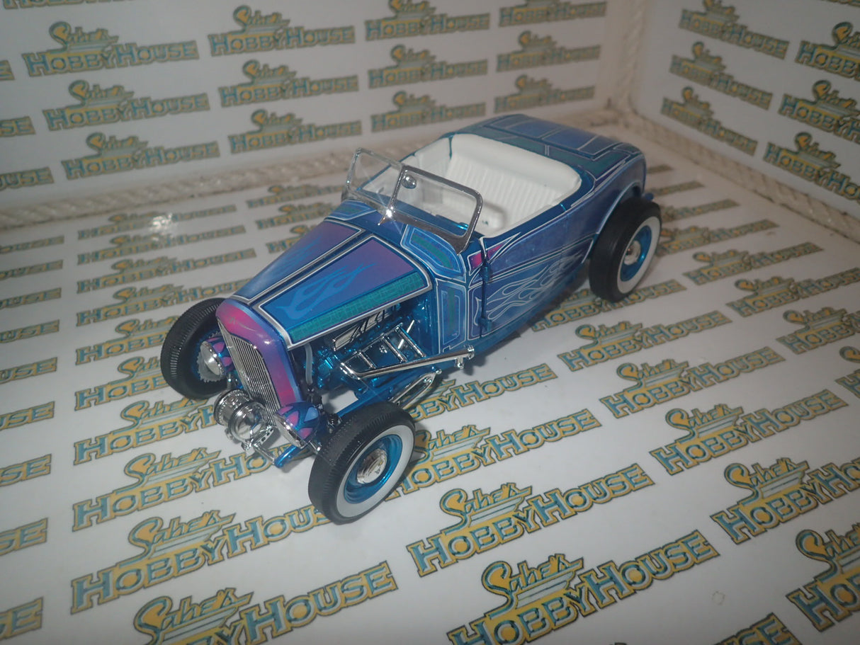 ACME A1805024 - 1/18 Scale 1932 FORD HOT ROD ROADSTER BLUE FLAME Diecast Scale Model Replica