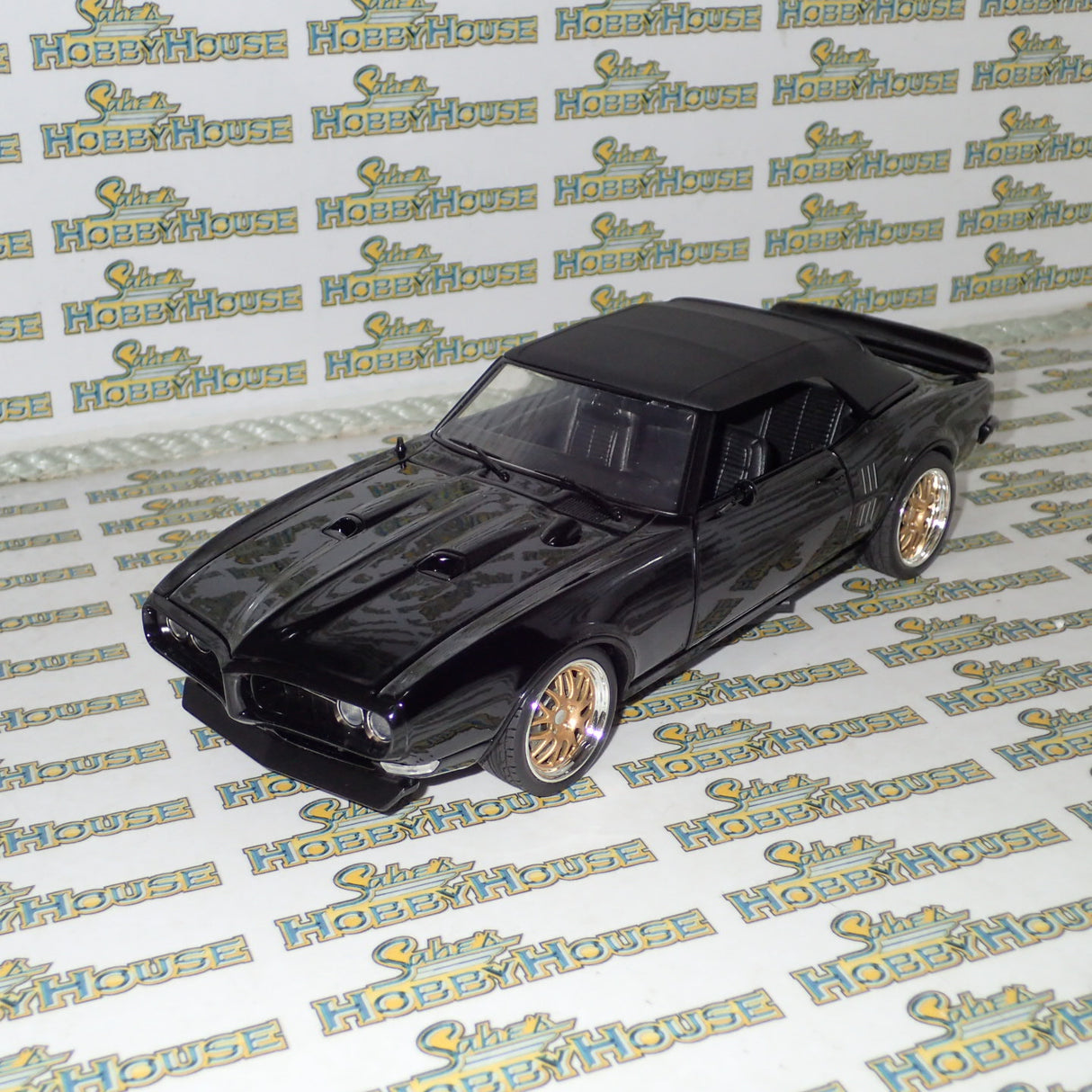 Acme - 1/18 Scale - A1805215 1968 PONTIAC FIREBIRD CONVERTIBLE RESTOMOD Diecast Scale Model Replica