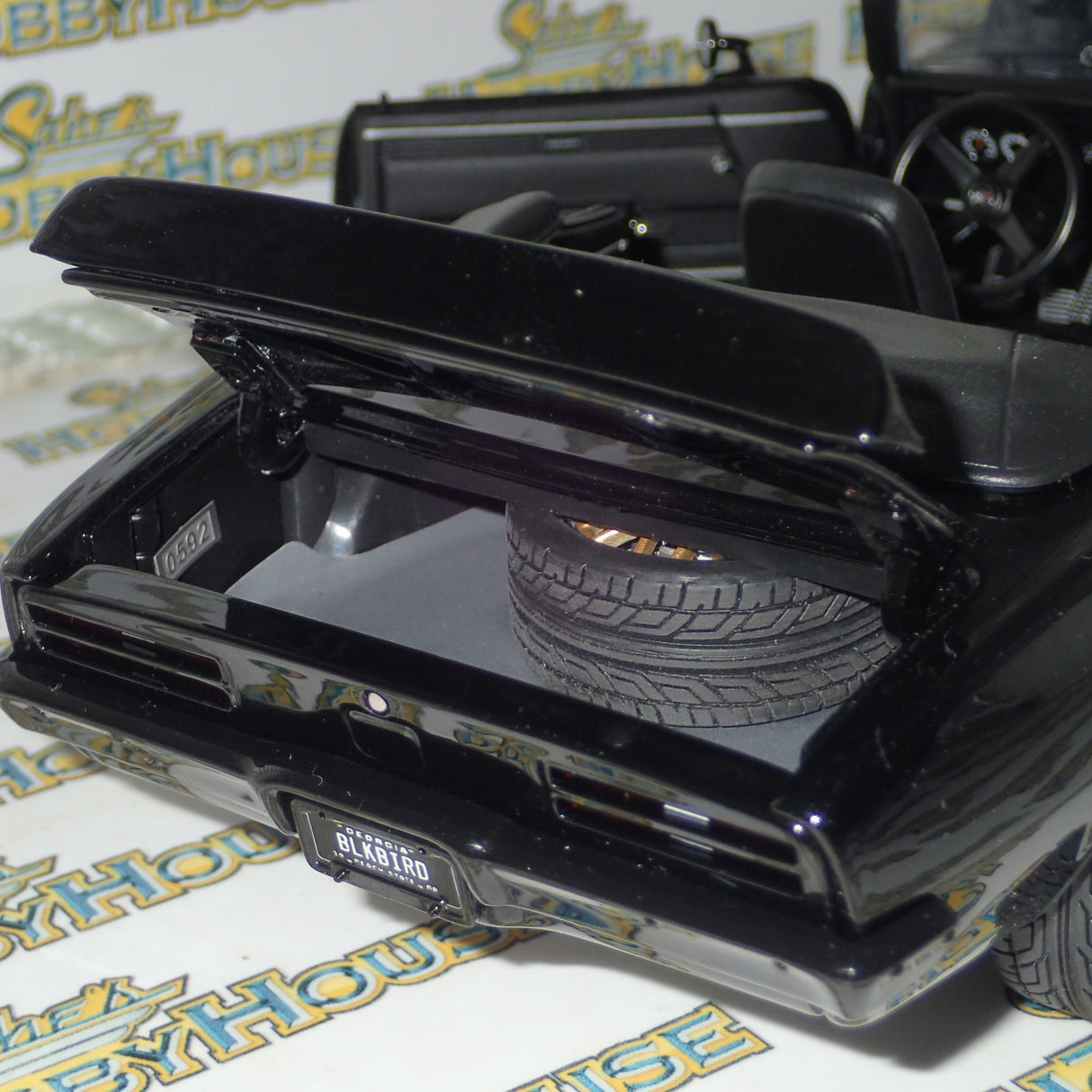 Acme - 1/18 Scale - A1805215 1968 PONTIAC FIREBIRD CONVERTIBLE RESTOMOD Diecast Scale Model Replica