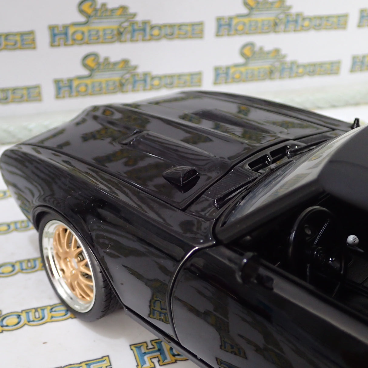 Acme - 1/18 Scale - A1805215 1968 PONTIAC FIREBIRD CONVERTIBLE RESTOMOD Diecast Scale Model Replica