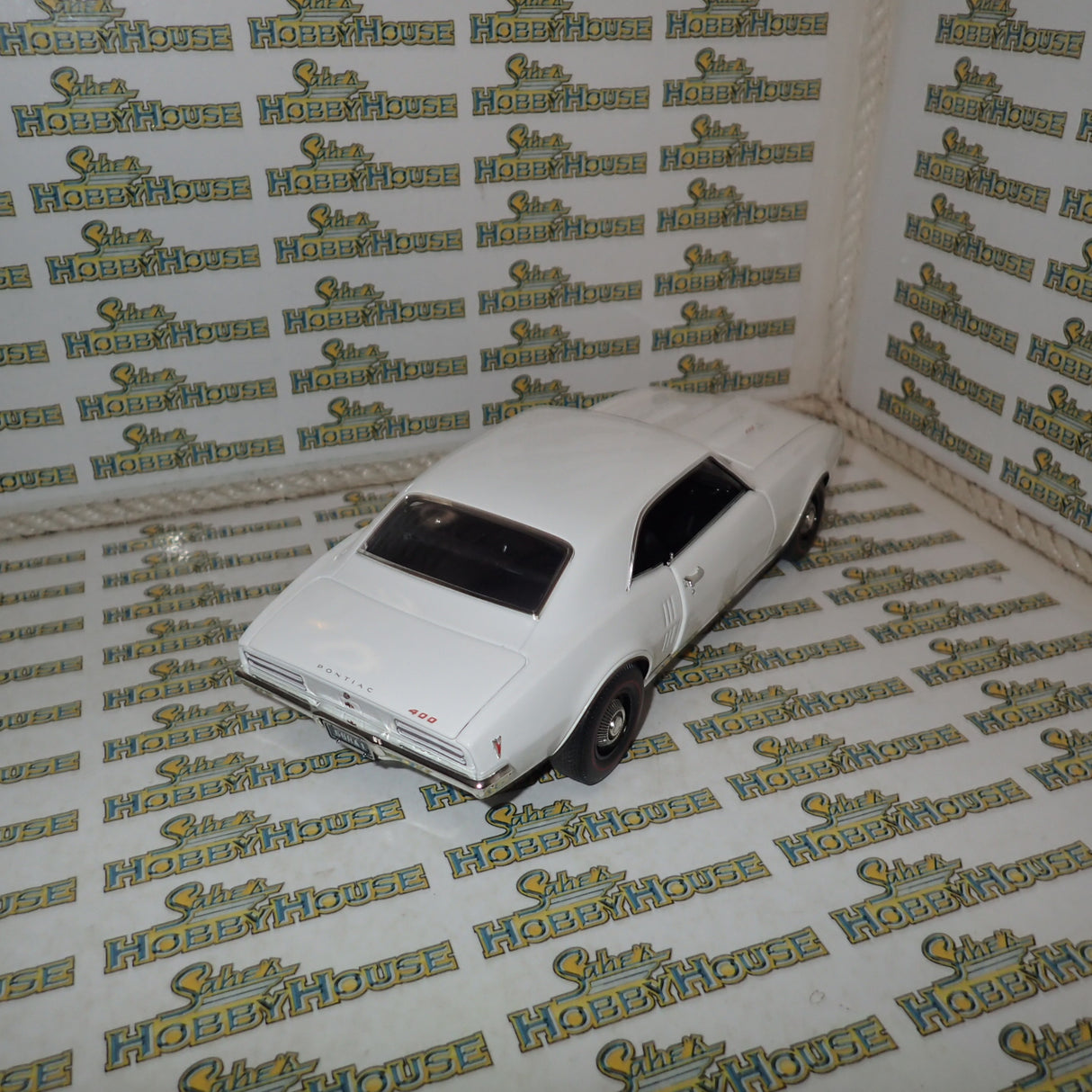 Acme A1805220 - 1/18 Scale 1968 Pontiac Firebird First Ram Air II Die-cast Model Replica