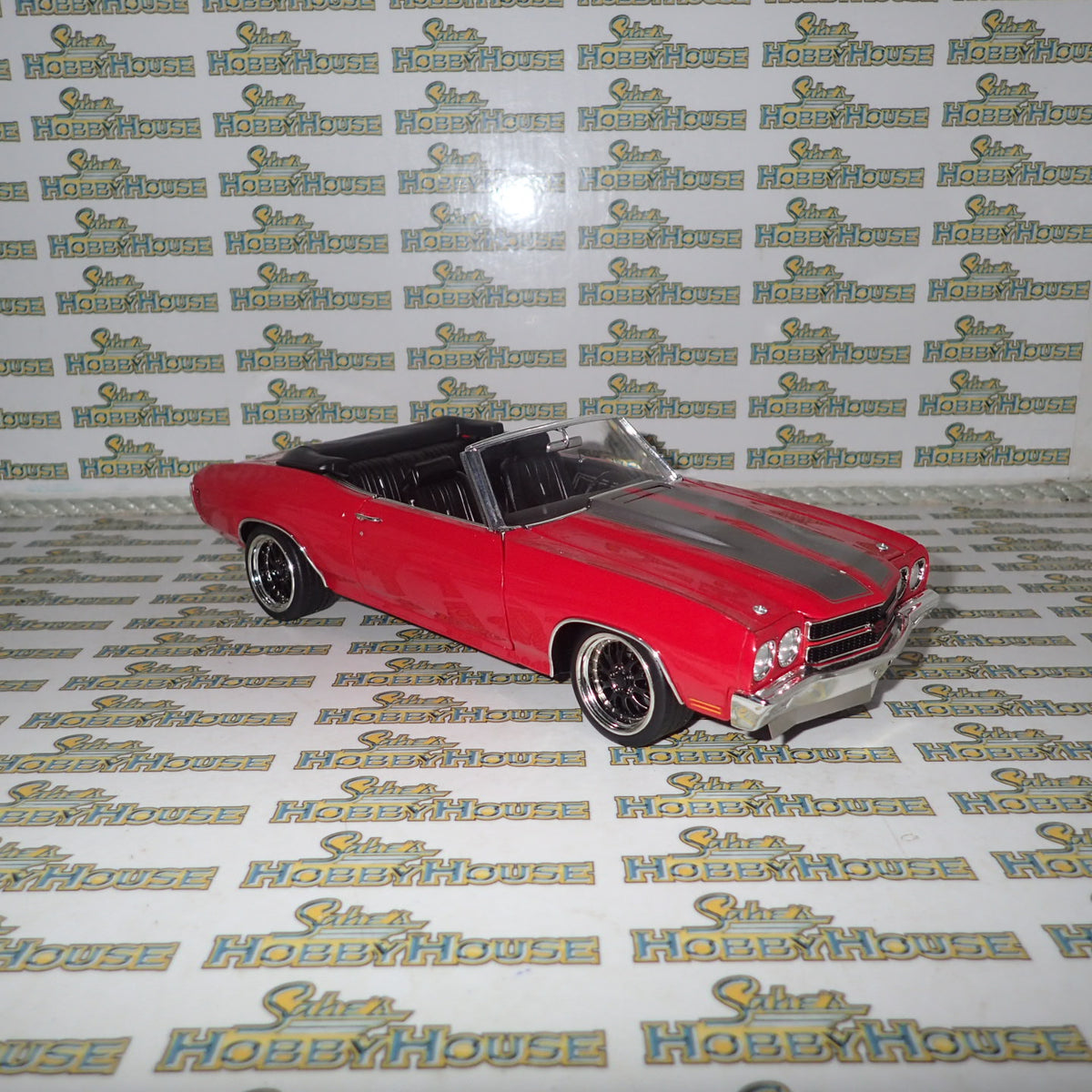 ACME A1805518 - 1/18 Scale 1970 CHEVROLET CHEVELLE SS CONVERTIBLE RESTOMOD Diecast Scale Model Replica