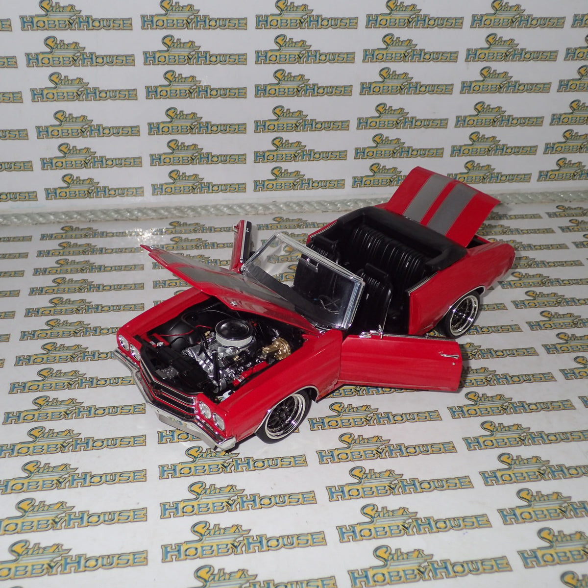 ACME A1805518 - 1/18 Scale 1970 CHEVROLET CHEVELLE SS CONVERTIBLE RESTOMOD Diecast Scale Model Replica