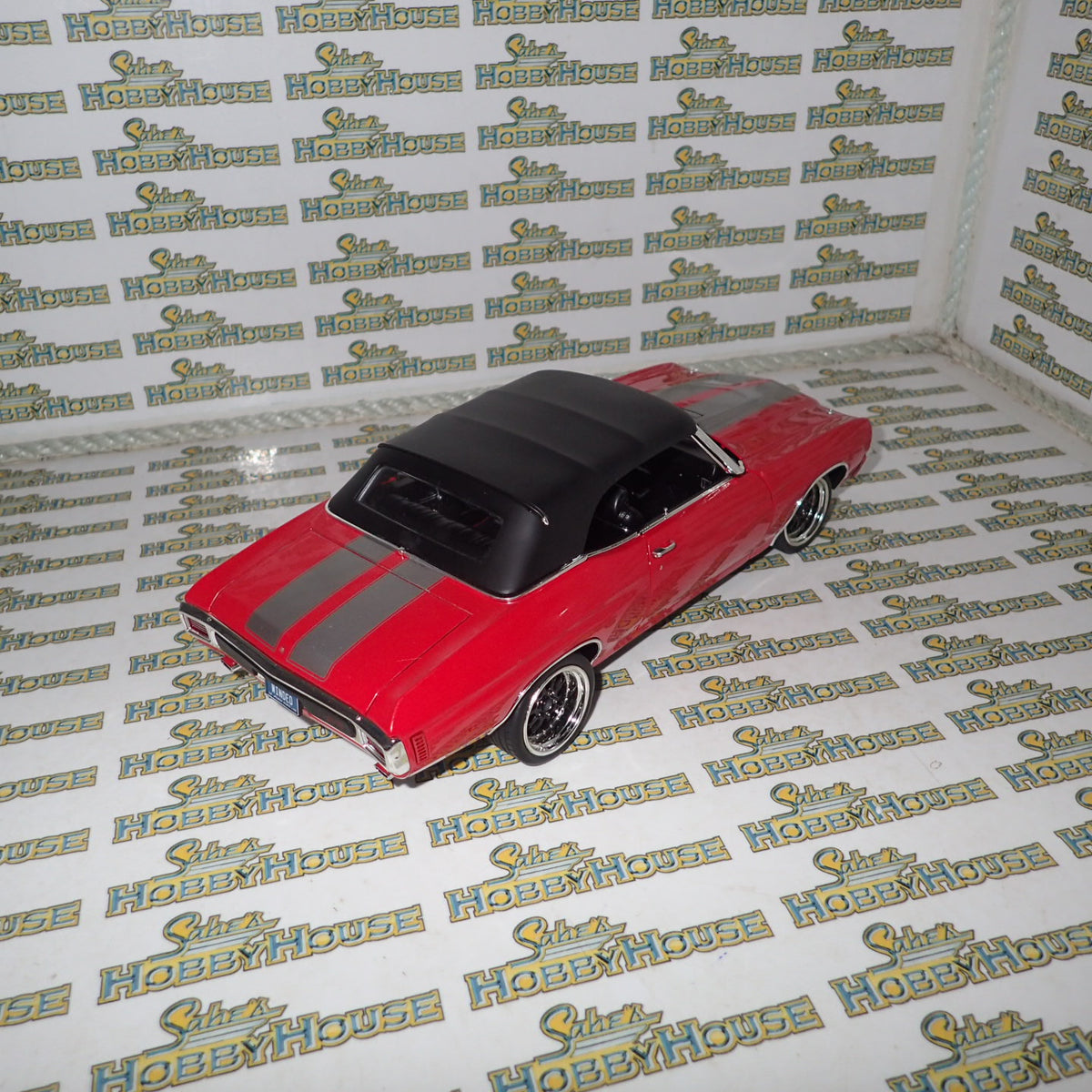 ACME A1805518 - 1/18 Scale 1970 CHEVROLET CHEVELLE SS CONVERTIBLE RESTOMOD Diecast Scale Model Replica