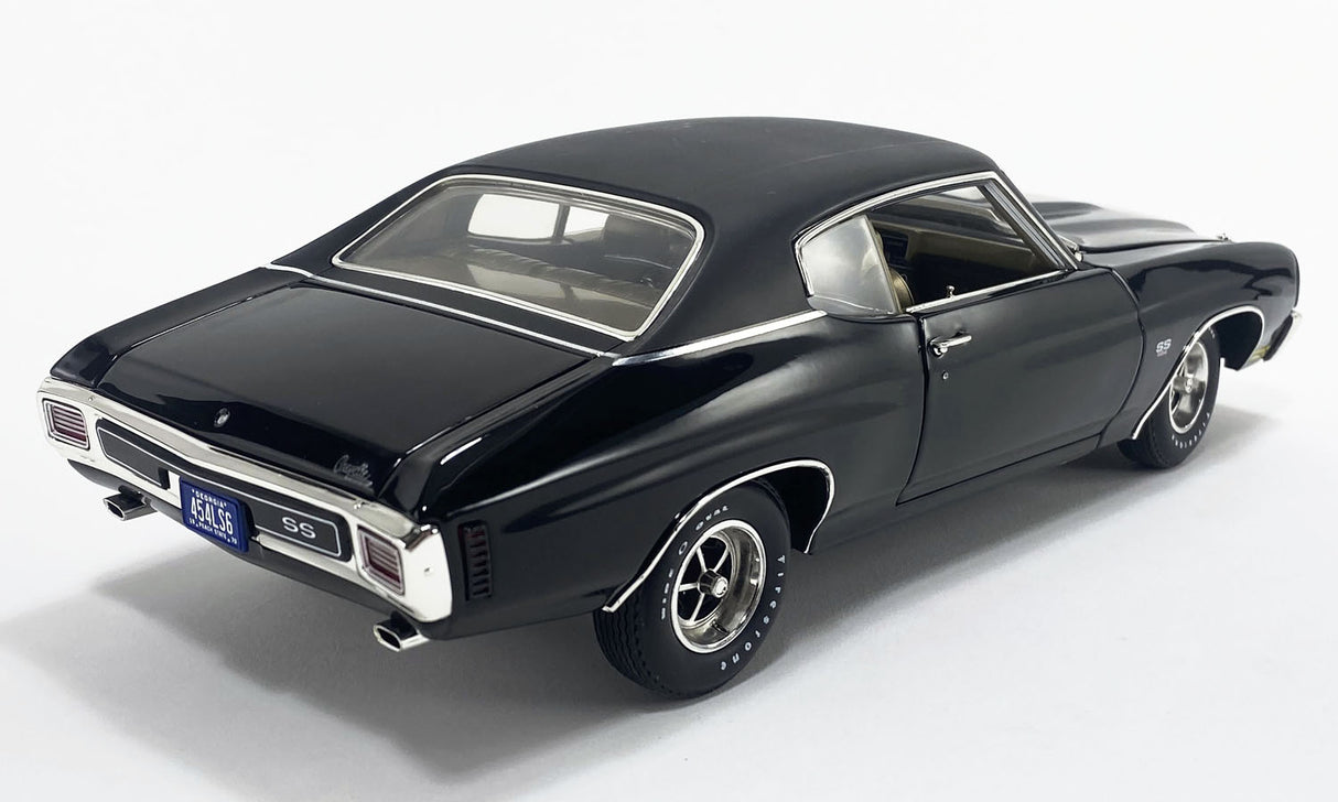 ACME A1805527 - 1/18 Scale 1970 Chevrolet Chevelle SS 454 Die-cast Model