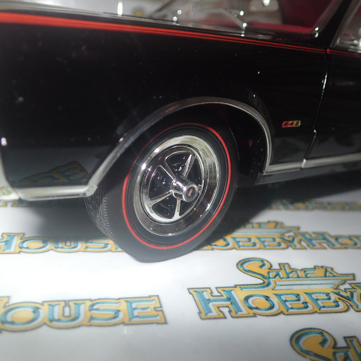 ACME A1805622 - 1/18 Scale 1967 OLDSMOBILE 442 Diecast Scale Model Replica