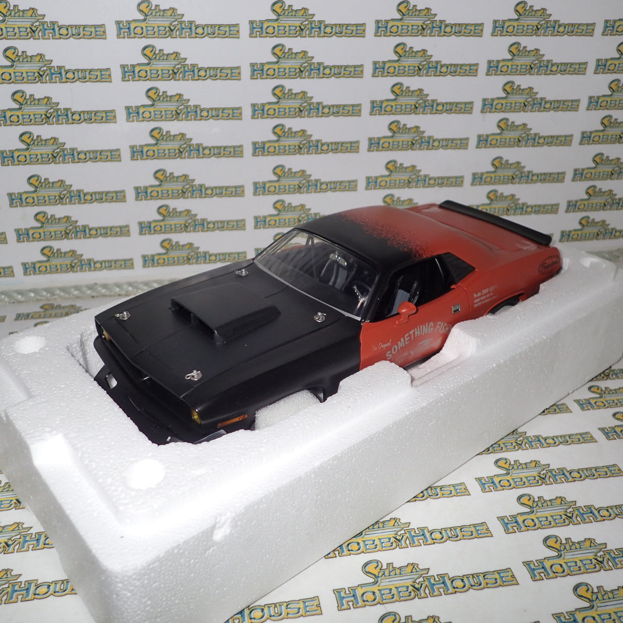 ACME A1806131 - 1/18 Scale 1970 PLYMOUTH HEMI CUDA - PORK CHOP'S SOMETHIN FISHY Diecast Scale Model Replica