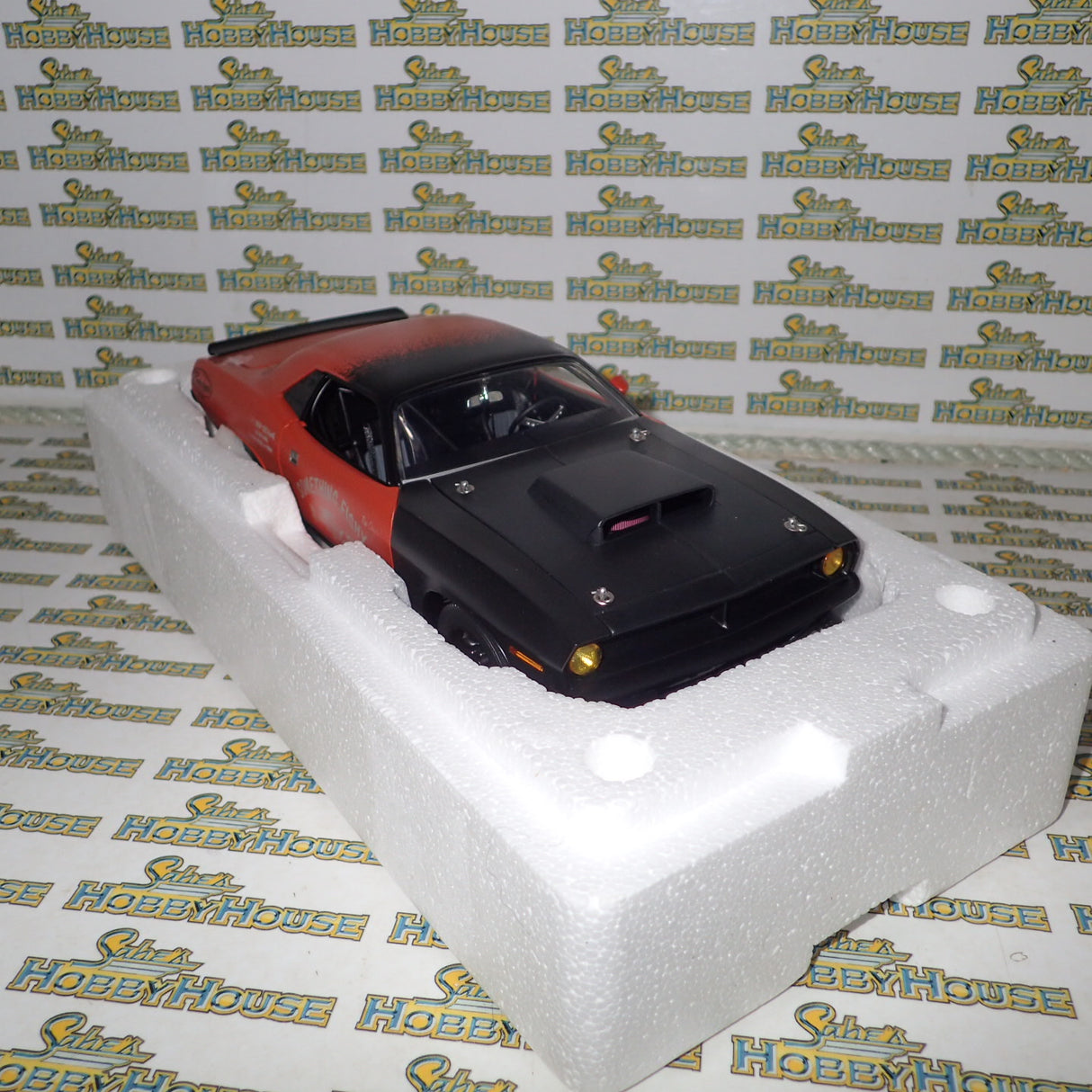 ACME A1806131 - 1/18 Scale 1970 PLYMOUTH HEMI CUDA - PORK CHOP'S SOMETHIN FISHY Diecast Scale Model Replica