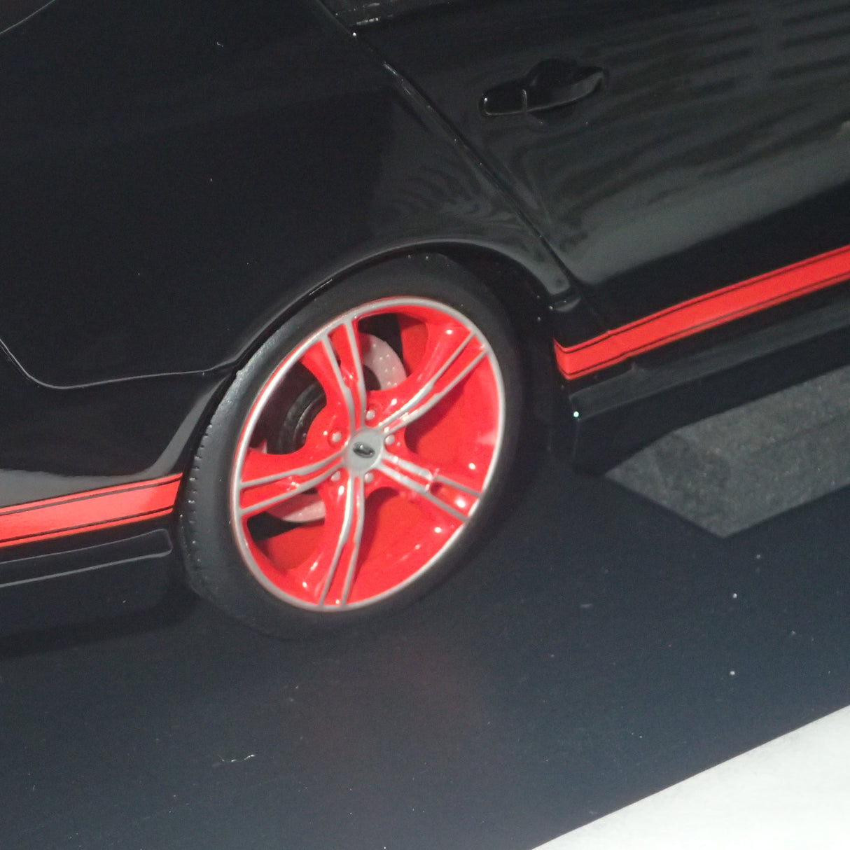 APEX Replicas AR80606 - 1/18 Scale Ford Performance Vehicles GT R-Spec 2012 in Silhouette Black with Red Accents Scale Model Replica