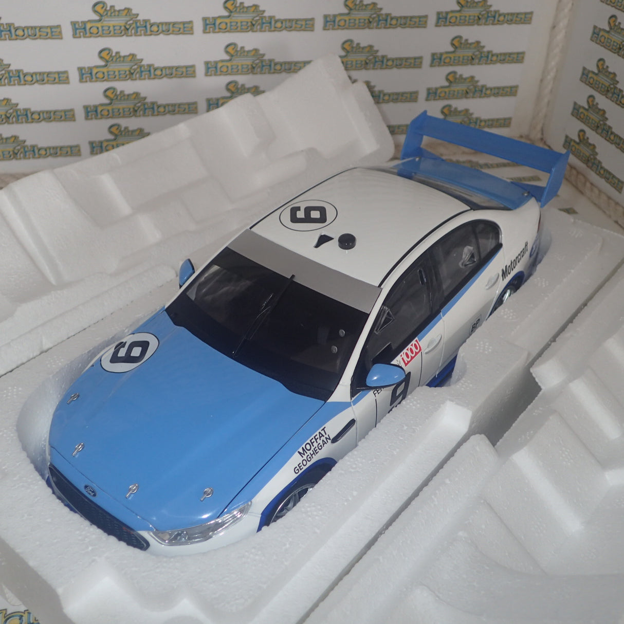 Biante B18F18C - 1/18 Scale Ford FGX Falcon Supercar 1973 Bathurst Winner Retro Livery Diecast Scale Model Replica