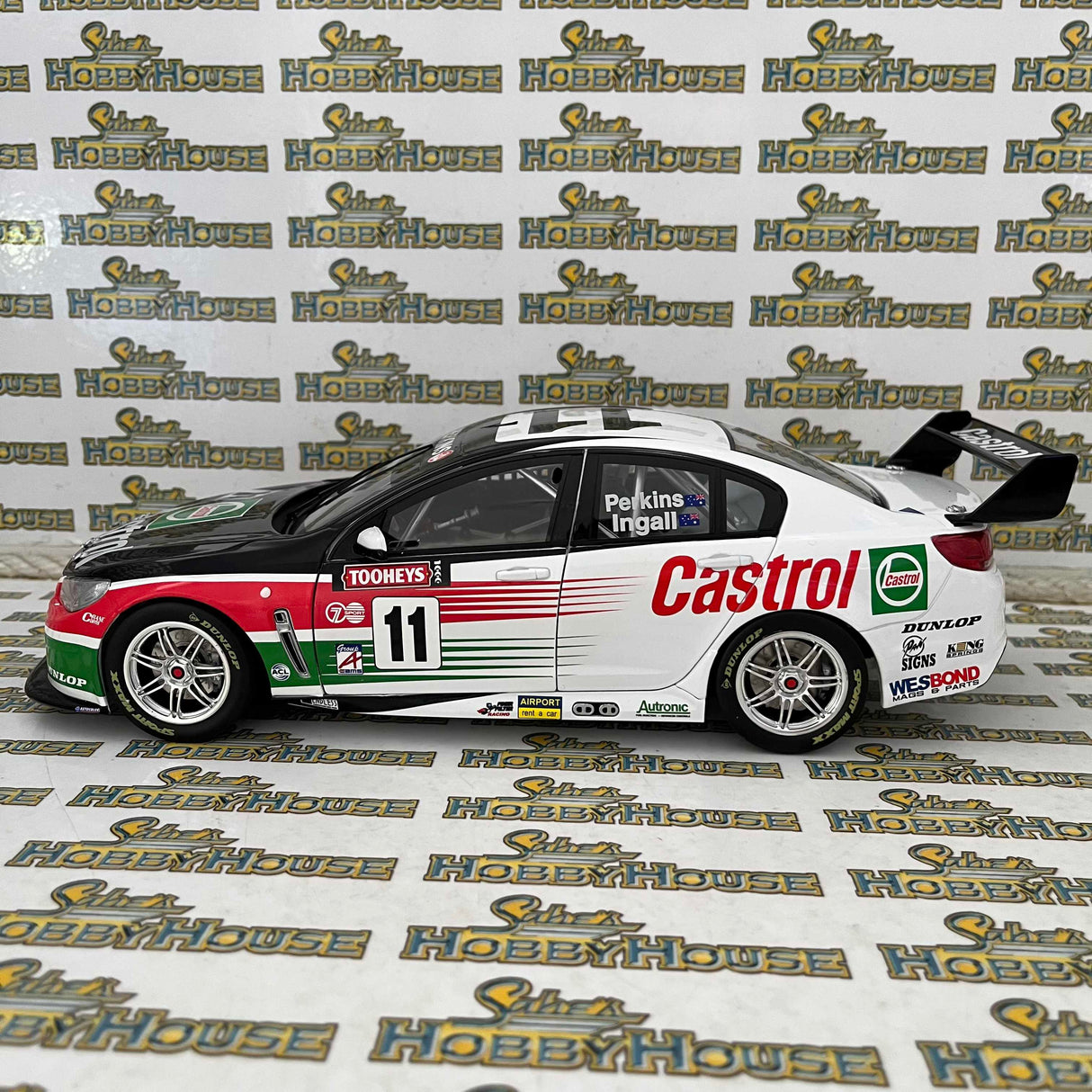 Biante B18R15A - 1/18 Scale - Modern Historics Holden VF Commodore Retrospective 1995 Tooheys 1000 Winner - Drivers: Larry Perkins / Russell Ingall Diecast Model Replica