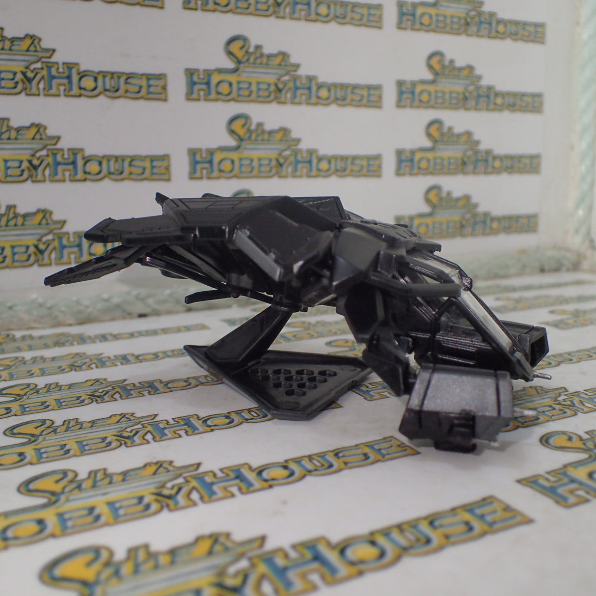 Hot wheels Elite BCJ82 -1/50 Scale The Dark Knight Rises "The Bat"