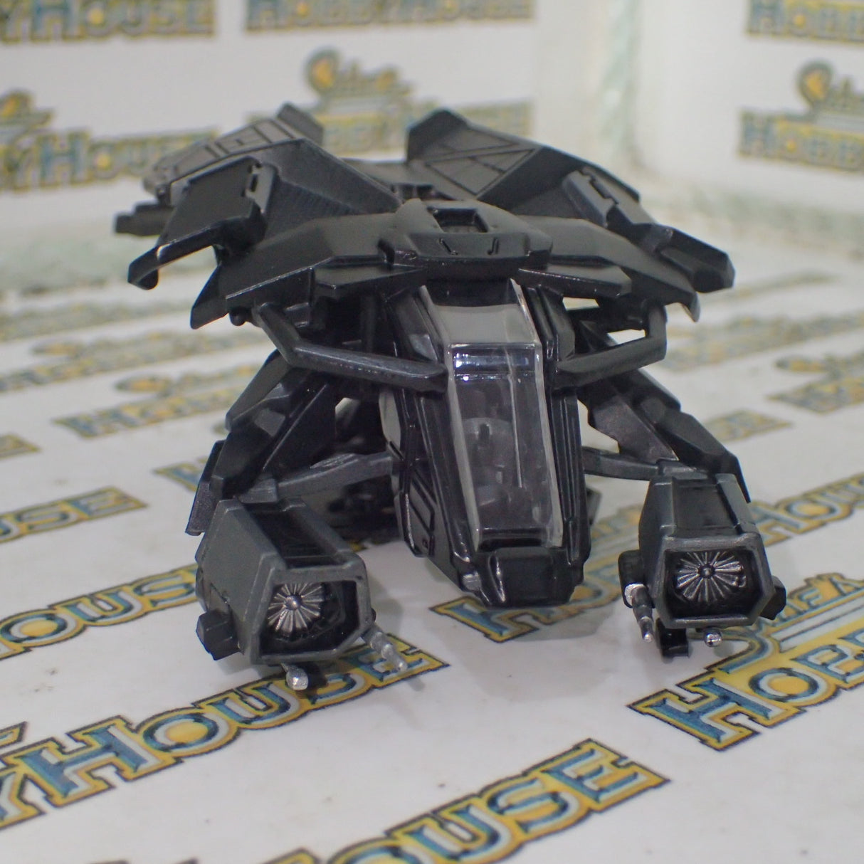 Hot wheels Elite BCJ82 -1/50 Scale The Dark Knight Rises "The Bat"