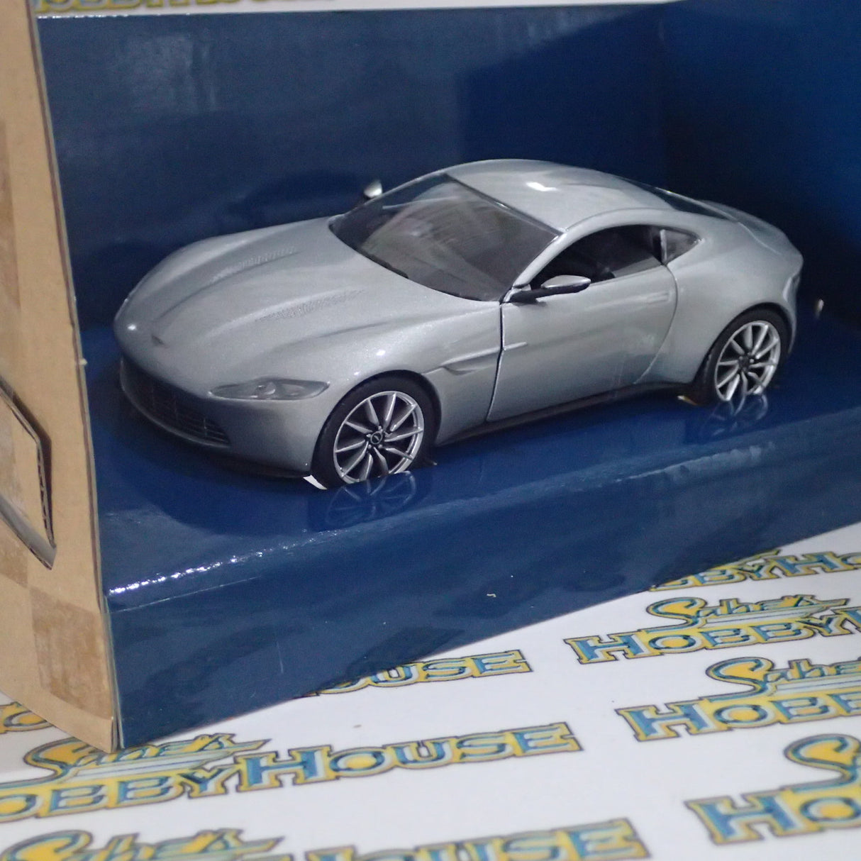 Corgi - 1/36 Scale - CC08002 James Bond Aston Martin DB10 'Spectre' Diecast Scale Model Replica