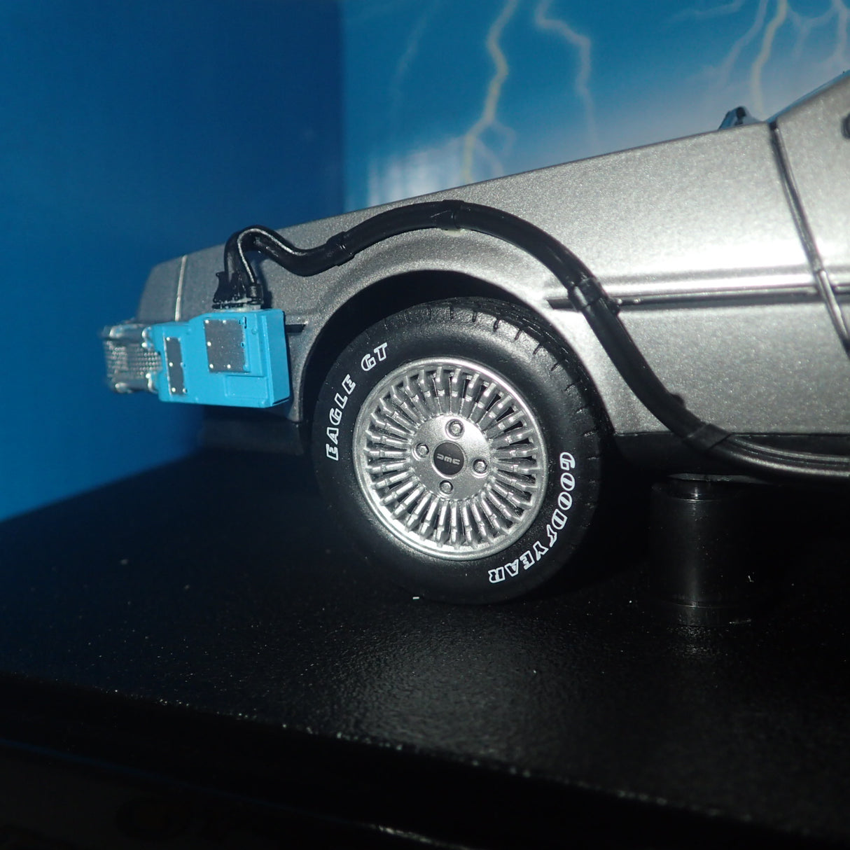 Hot wheels CMC98 - 1/18 Scale - Back to the Future Time Machine with Mr. Fusion Diecast Model Replica