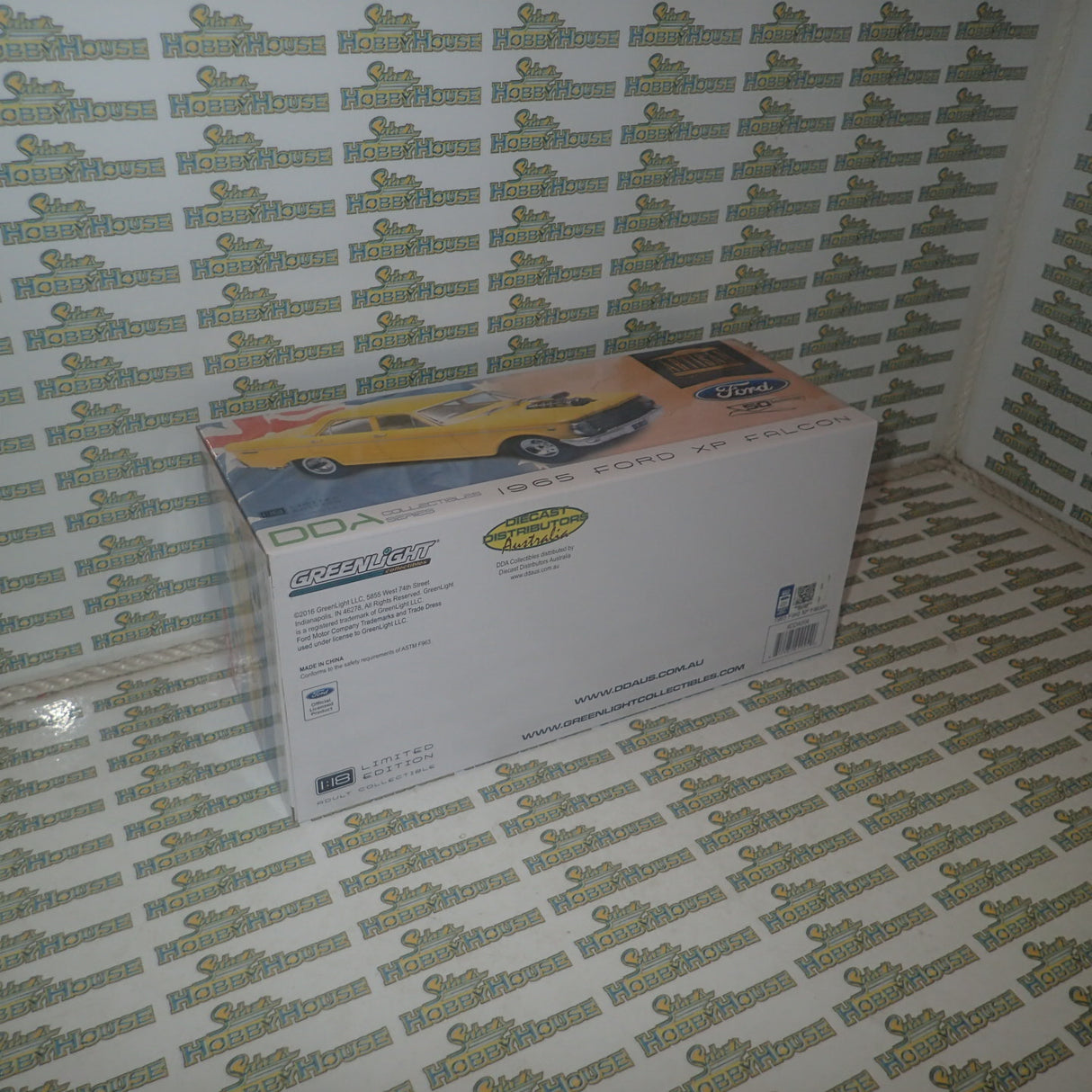 Greenlight DDA004 – 1:18 1965 XP Falcon Sedan Drag with Blown Engine (Sealed Body) Scale Replica