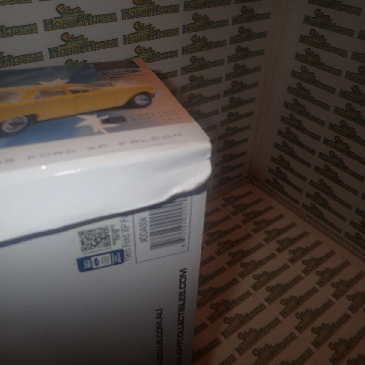 Greenlight DDA004 – 1:18 1965 XP Falcon Sedan Drag with Blown Engine (Sealed Body) Scale Replica