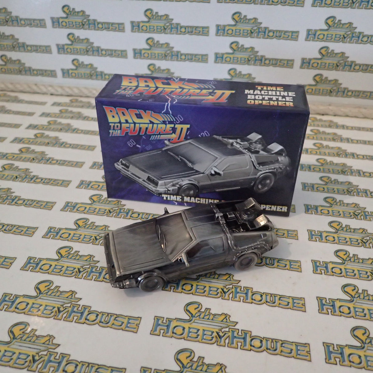Diamond Select Toys DSTJUN152100 - Back to the Future II - Delorean Time Machine Bottle Opener
