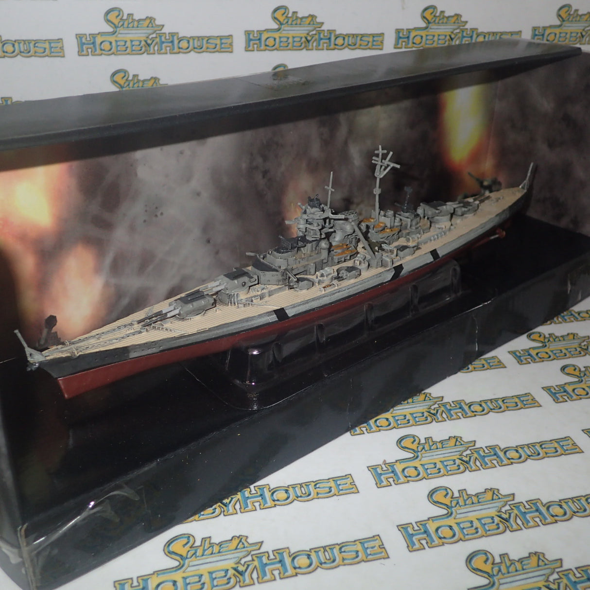 Forces of Valor 86001 - 1/1000 Scale Battle Extreme Series German Battleship Bismarck Poland 1941 Diecast Scale Model Replica