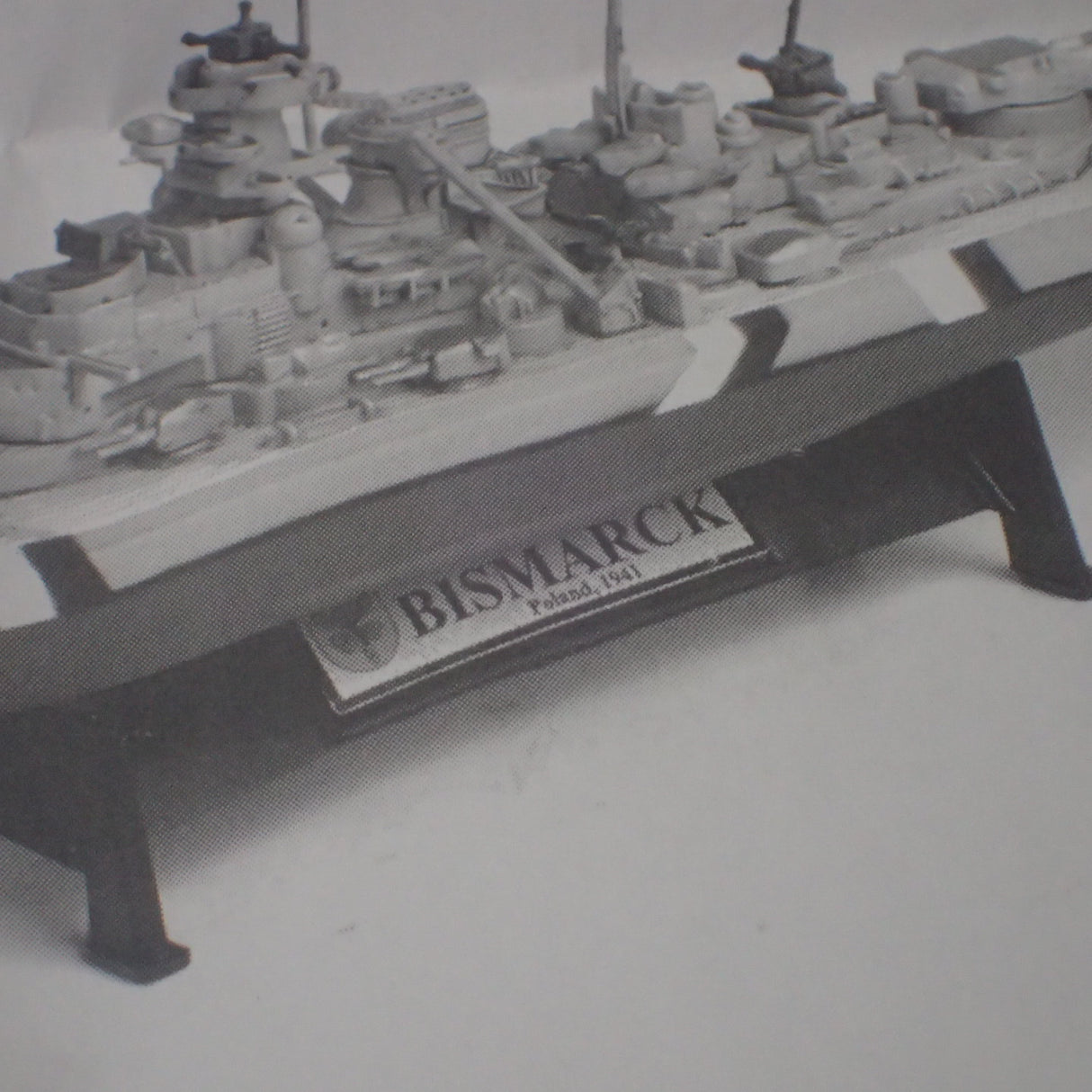 Forces of Valor 86001 - 1/1000 Scale Battle Extreme Series German Battleship Bismarck Poland 1941 Diecast Scale Model Replica