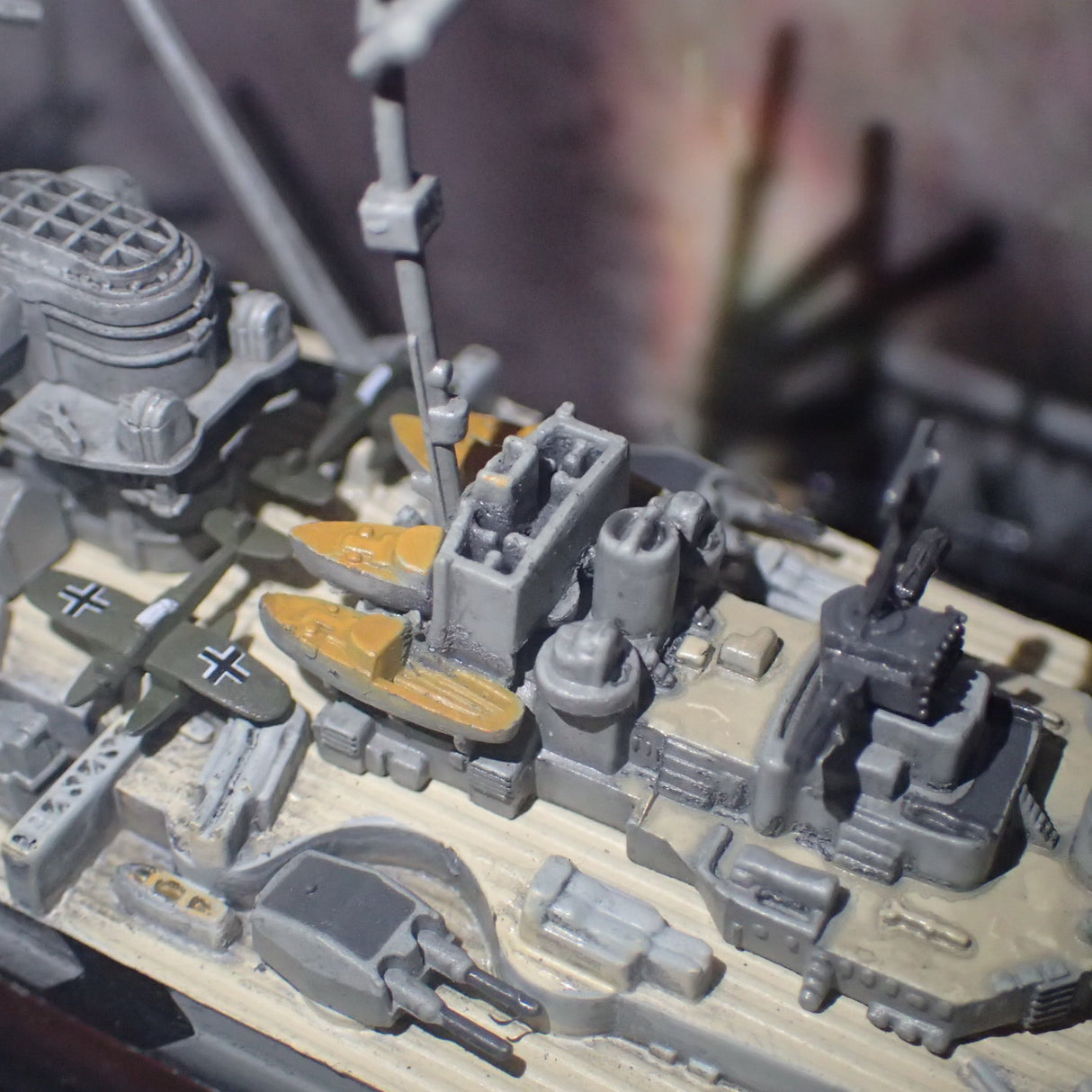 Forces of Valor 86001 - 1/1000 Scale Battle Extreme Series German Battleship Bismarck Poland 1941 Diecast Scale Model Replica