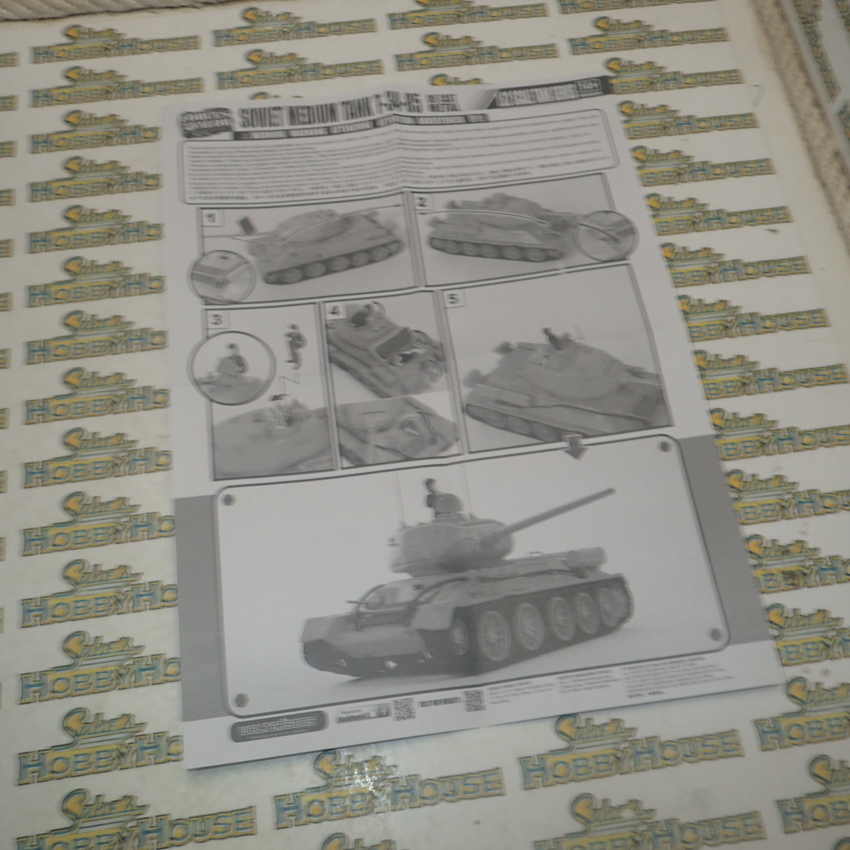 Forces of Valor 801013B - 1/32 Scale - Soviet T34-85 Medium Tank (with night weathering & city battle effect) Scale Model Replica