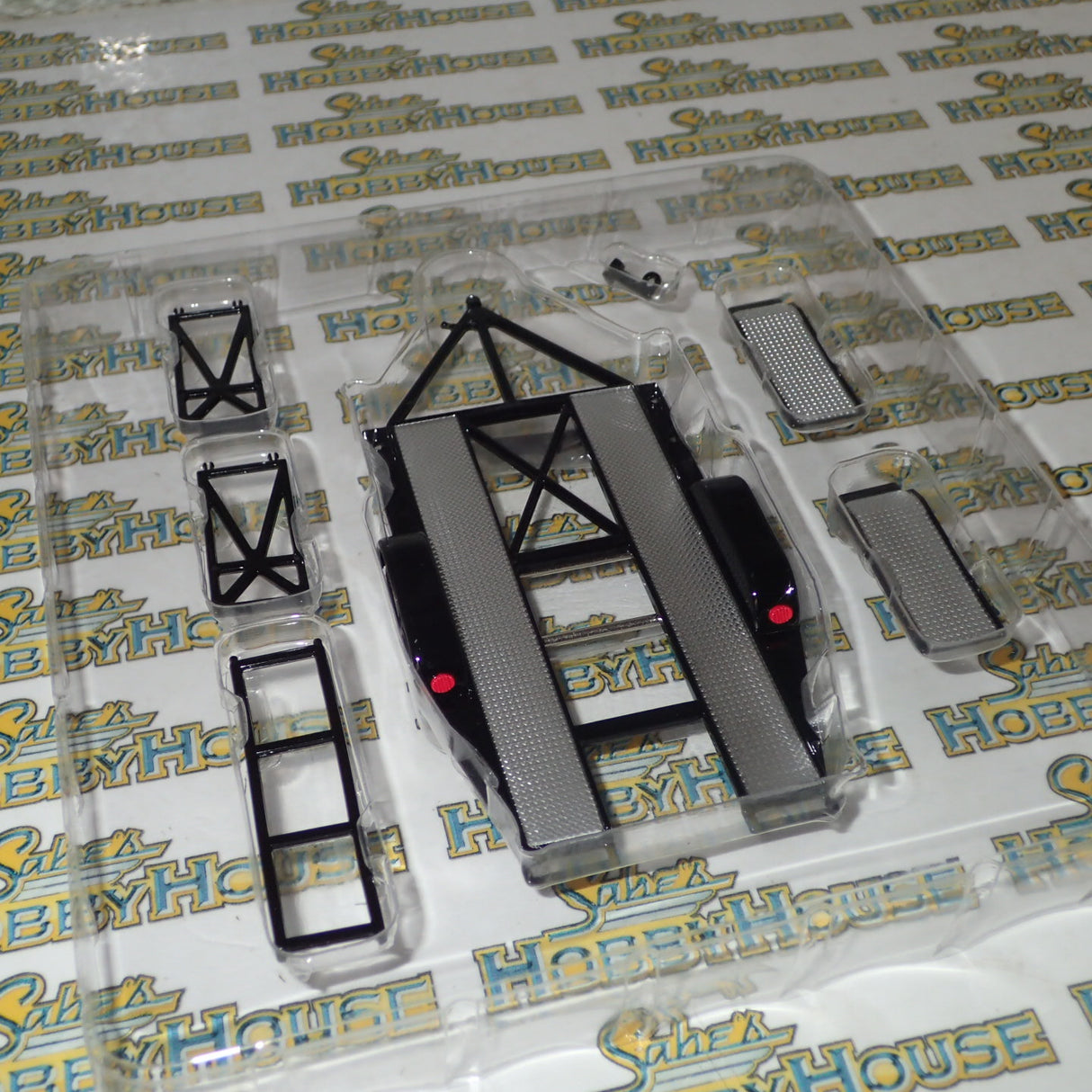 GMP 14302 – 1/43 Scale – GMP TANDEM CAR TRAILER WITH TIRE RACK - CHEVROLET - Diecast Model Replica
