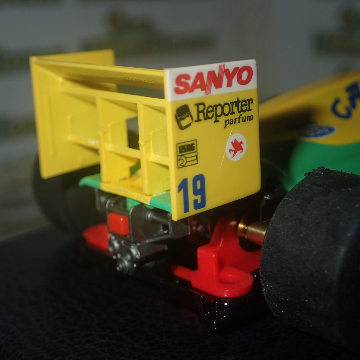 NSR NHL06 - 1:32 SCALE FORMULA 86/89 - BENETTON CAMEL SCH #19 LIVERY