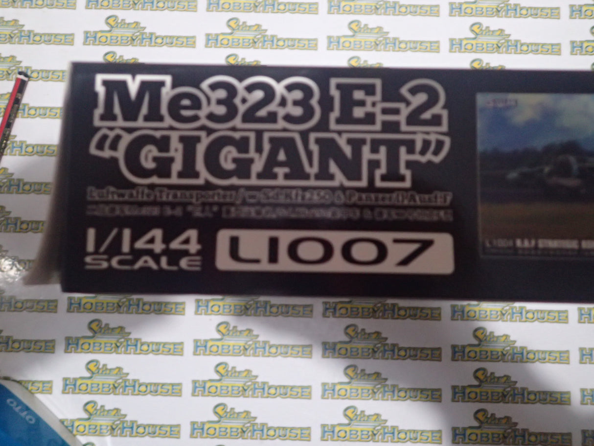 G.W.H. L1007- 1:144 Me 323 D-1 "Gigant" Sd.Kfz.250 & Panzer II Ausf.F