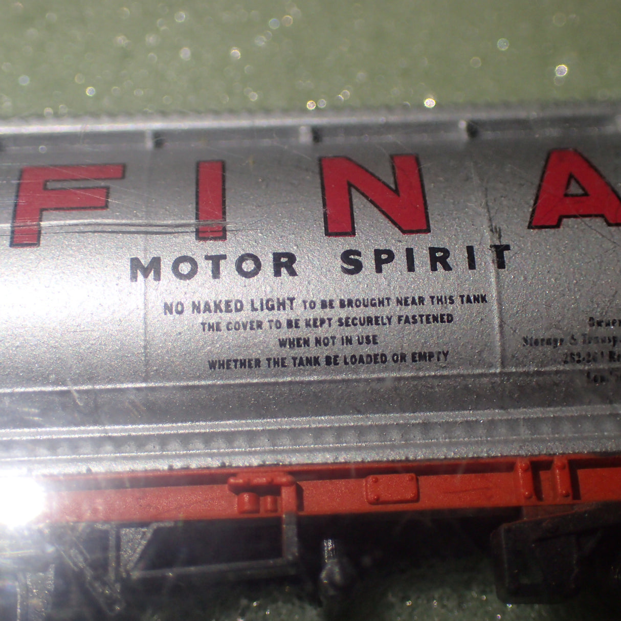 PECO - N Gauge - Tank Wagon type C - FINA Motor Spirit