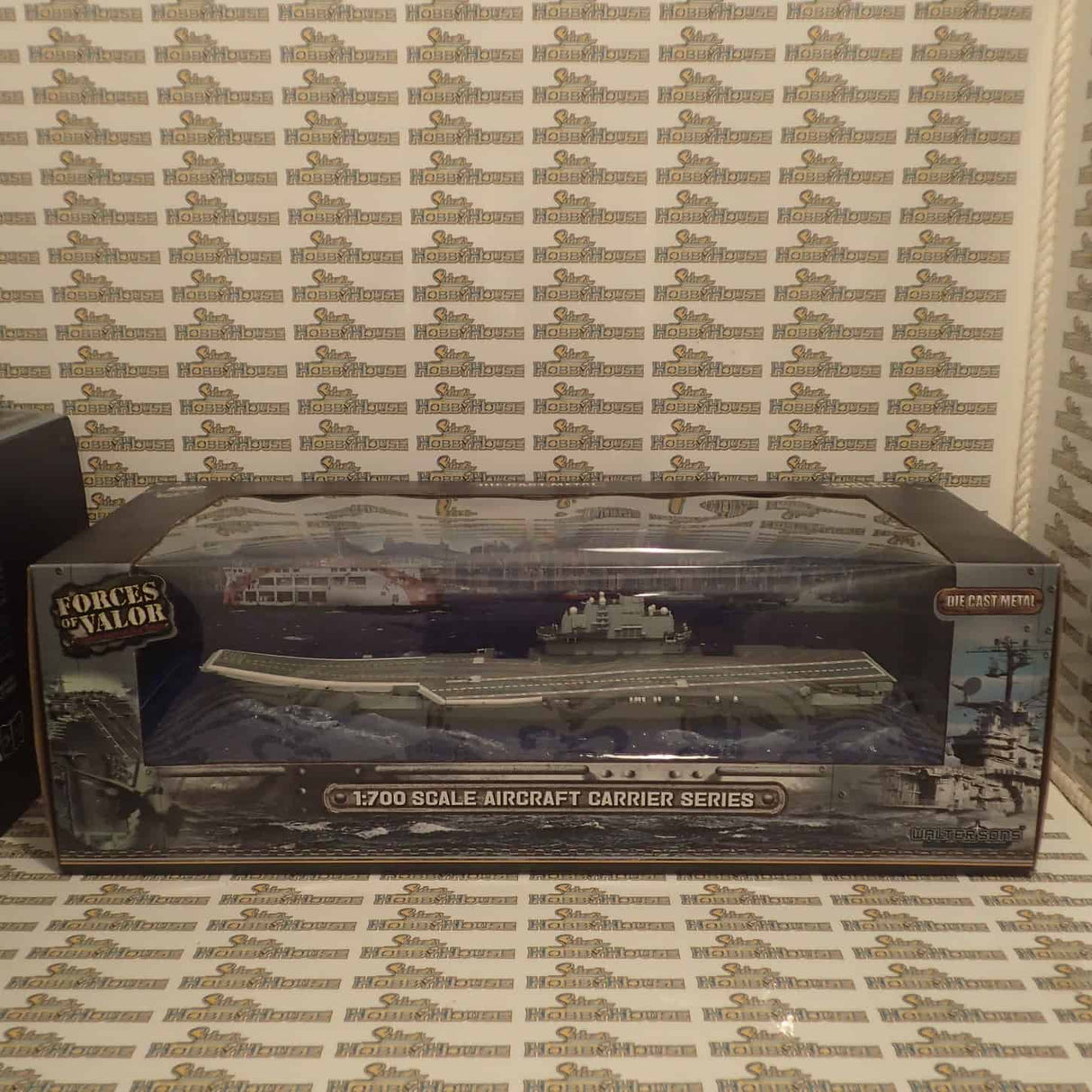 Forces of Valor FOV-861010A - 1/700 Scale Chinese (PLAN) aircraft carrier, LiaoNing (16) Hong Kong visit 2017 Diecast Scale Model Replica